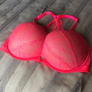 Victoria’s Secret bombshell push-up bra